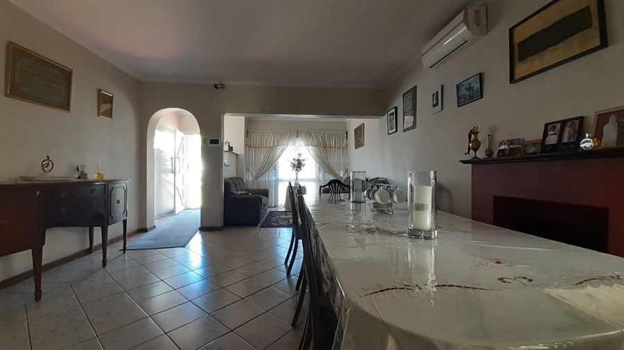 4 Bedroom Property for Sale in Wetton Western Cape